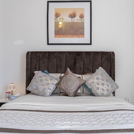 Trinity Holiday Homes - Opera Grand Downtown Dubai Buitenkant foto